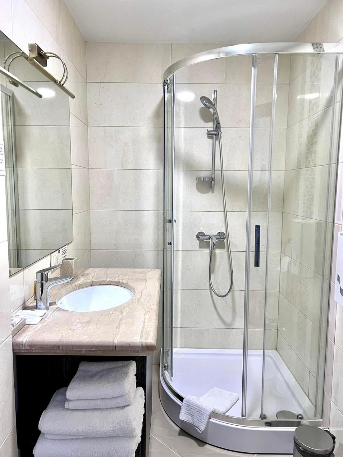 Spa Hotel Galera Kiev Bagian luar foto